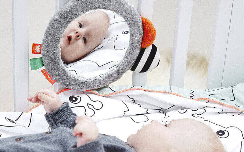  Give your baby a baby safety mirror and develop your baby’s social skills.
